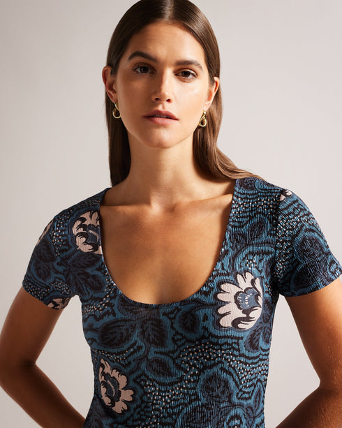 OZLOS-Tops-OZLOS is the perfect way to mix and match your favourite separates. With its short sleeves, scoop neck and graphic floral print, this top offers versatility without sacrificing style Fitted top Scoop neck Short sleeved Graphic floral print Textured fabric Amy is 5'9.5" / 1.77m and wears Navy in a Ted size 1- Ted Baker Romania